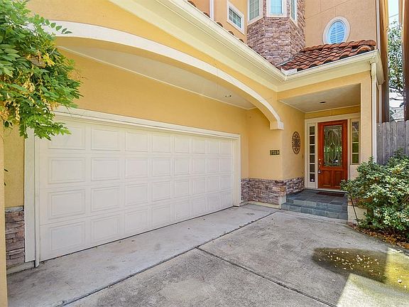 3rd image of 2319 Potomac Dr