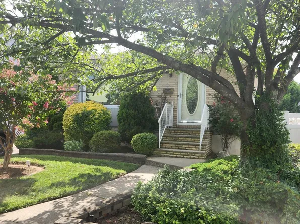236 Mallory Ave, Staten Island, NY 10305