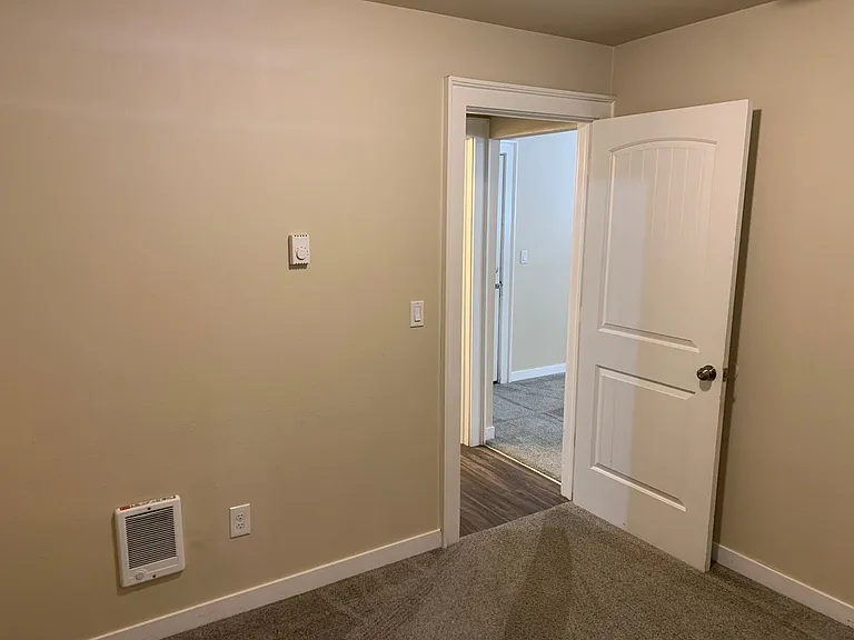Avondale Apartments — Photo 32