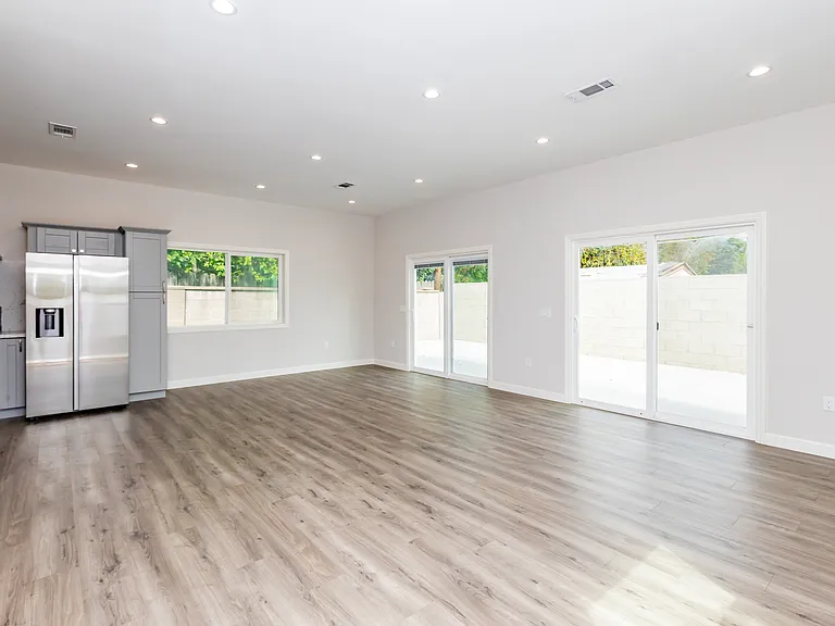7909 Aura Ave — Photo 15