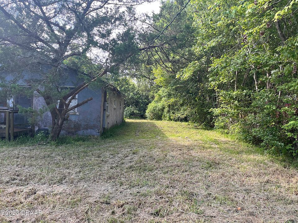 2nd image of 821 W 3rd St