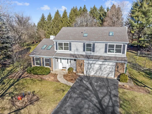 38W708 Eagles Nest Ct, St Charles, IL 60175