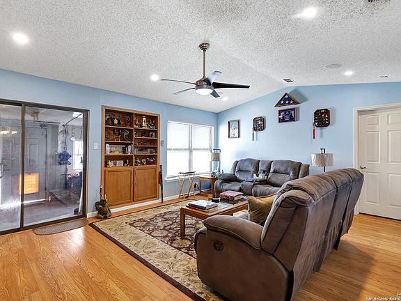 4th image of 10118 Cedarvale Dr