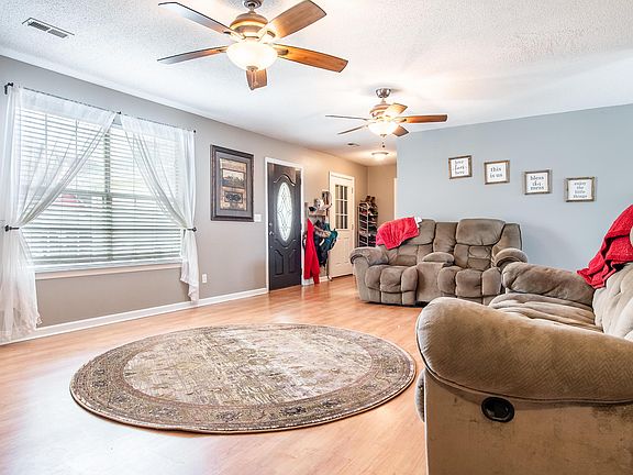 3rd image of 10011 Bear Trail Dr