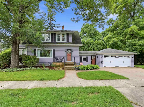 1115 Hewitt St, Neenah, WI 54956