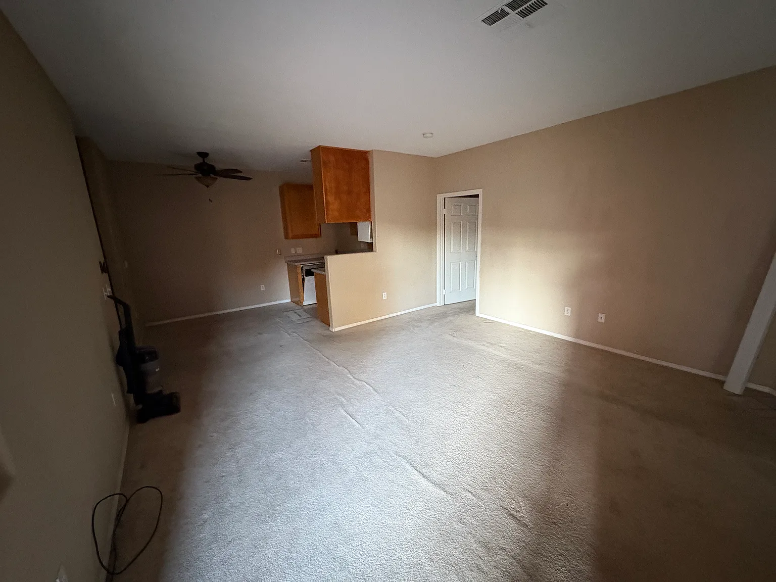 2 bed, 974 sqft, $1,165 — Photo 2