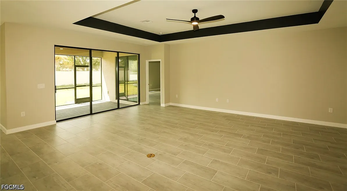 3 bed, 3.0 bath, 2420 sqft, $2,949 — Photo 3