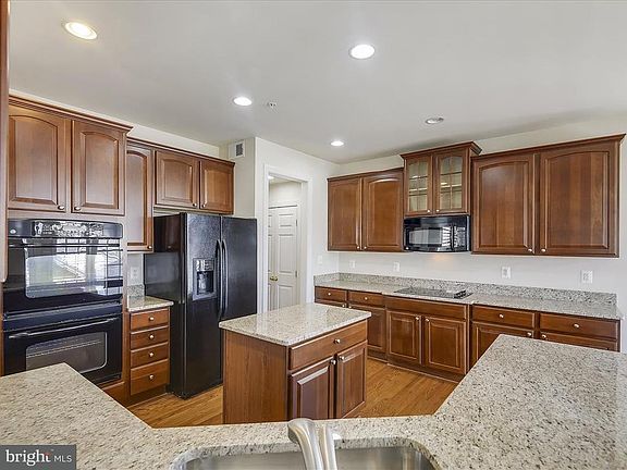 5th image of 23120 Yellowwood Dr