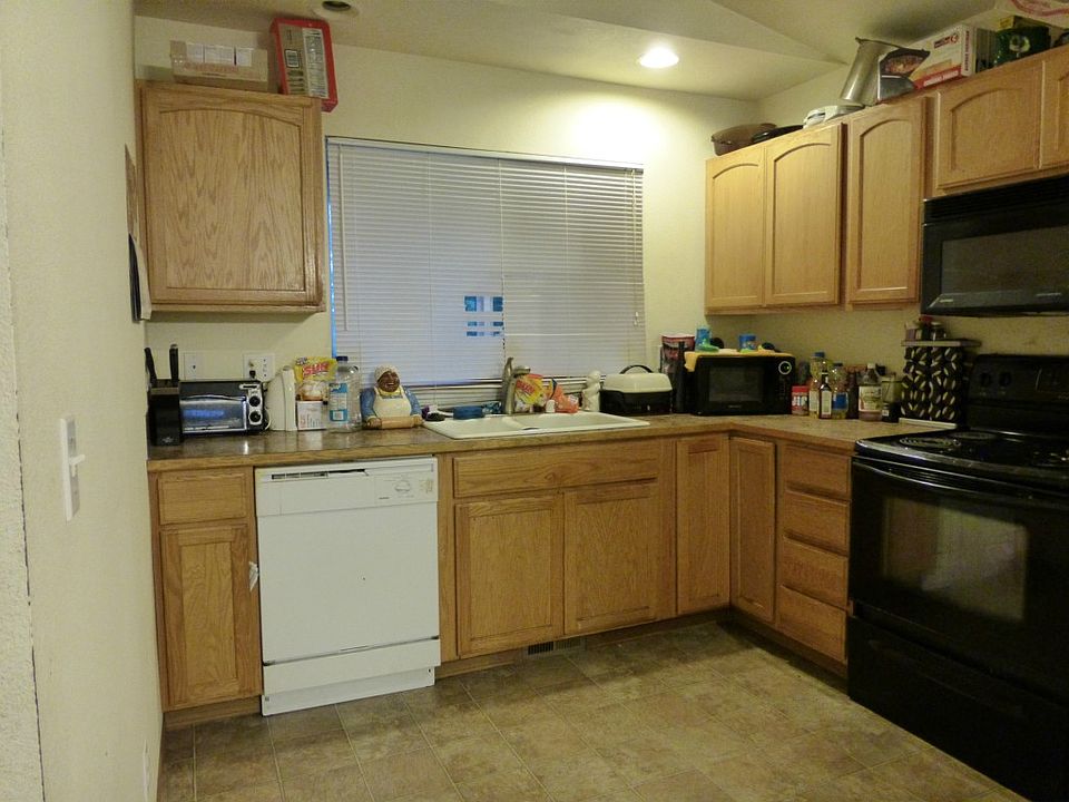 2nd image of 615 E 63rd St