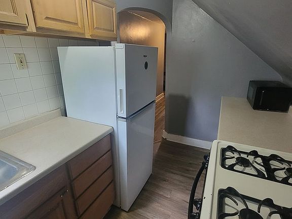 3rd image of 55 Cotter Ave APT 5