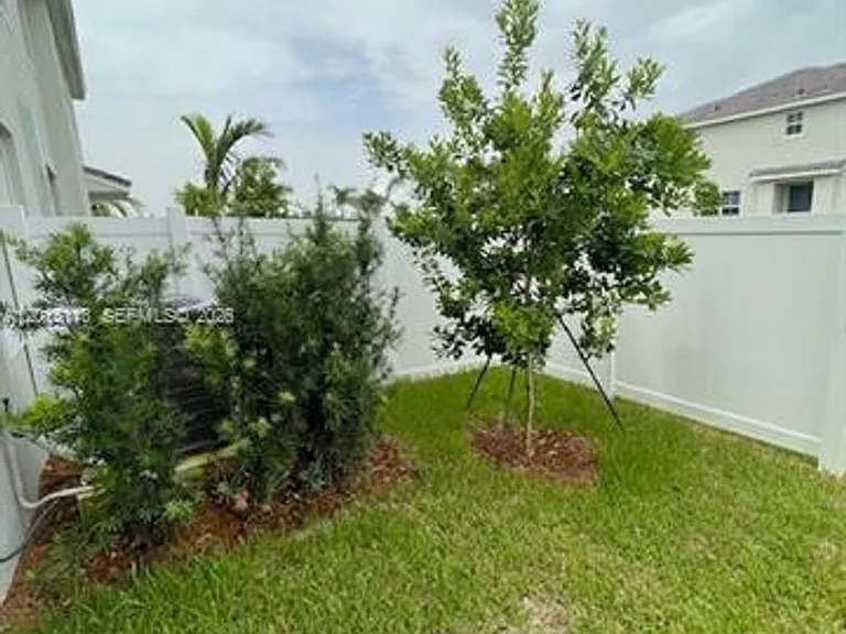 172 SW 171st Ln #Townhouse 172 — Photo 11