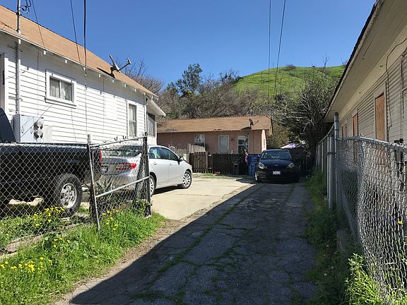 3rd image of 2826 Lincoln Park Ave