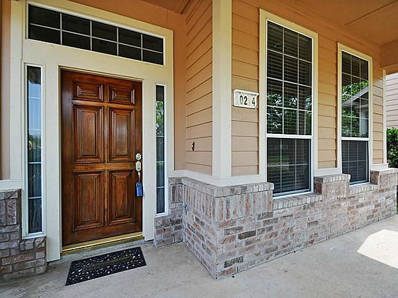 NICE, LARGE PORCH!