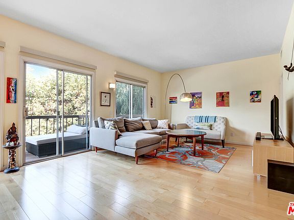 2nd image of 612 S Barrington Ave APT 315