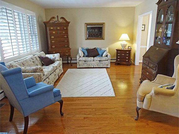 4th image of 108 Meadow Ln
