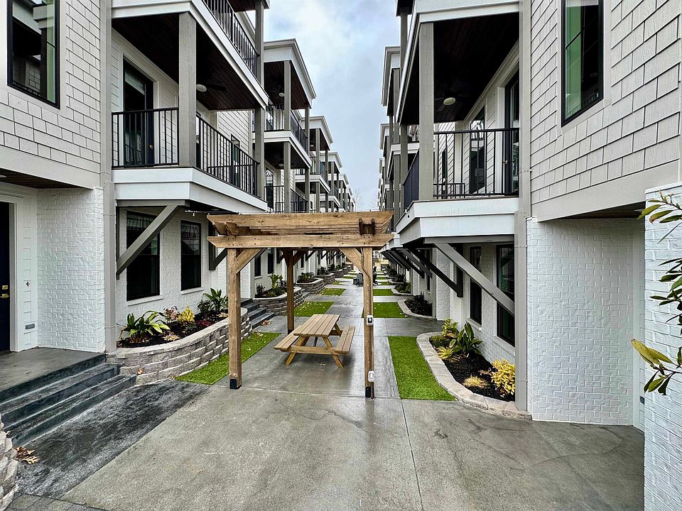 1st image of 502 E Mobile St