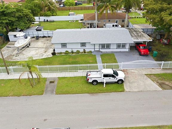 2nd image of 300 SW 8th Ave