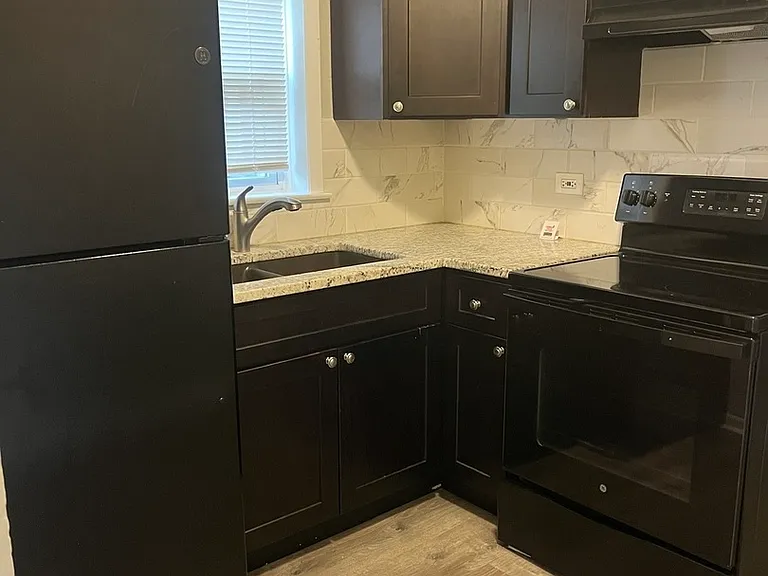 1340 N Main St #E1 — Photo 3