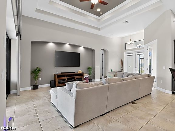 5th image of 3315 Surfside Blvd