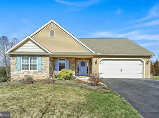 108 Woodmeadow Dr, Denver, PA 17517