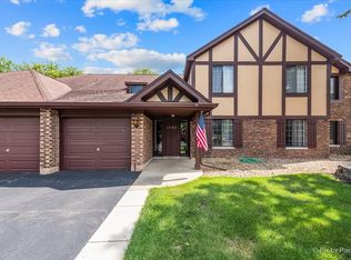 1782 Gloucester Ct APT A, Wheaton, IL 60189