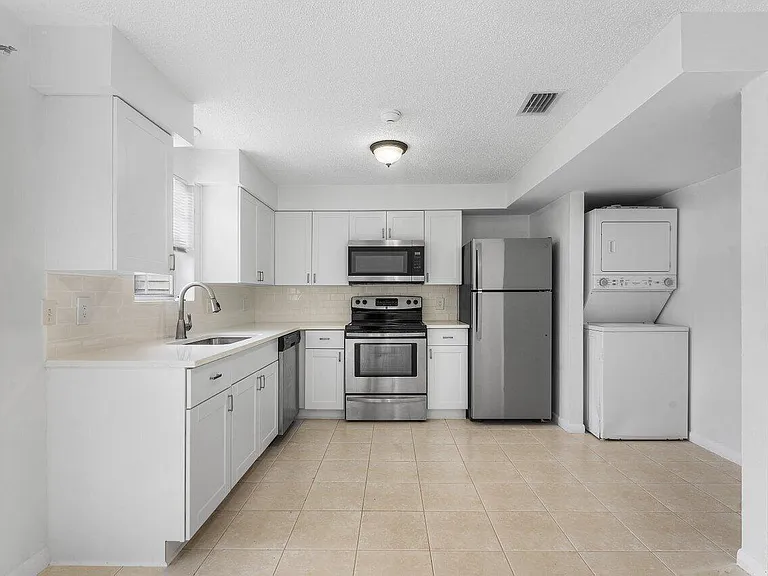 304 Georgian Park Dr — Photo 10