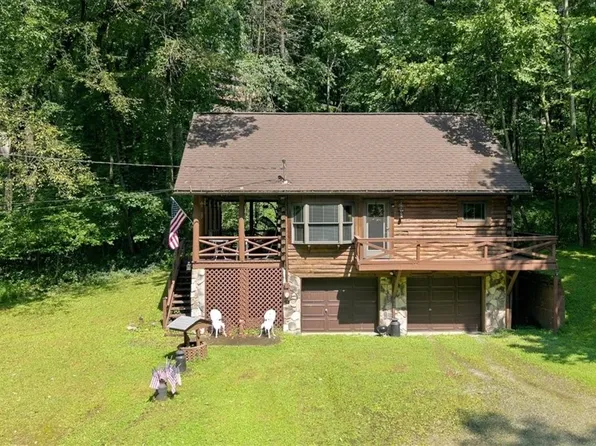 107 N Locust Dr, Jeannette, PA 15644