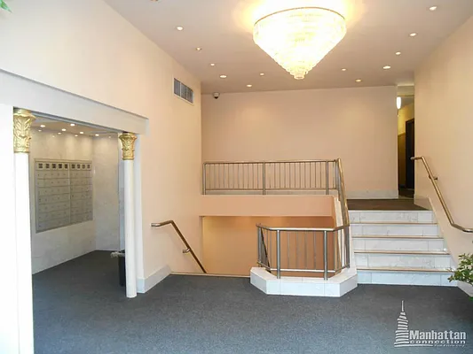 Rented by Manhattan Connection | media 8