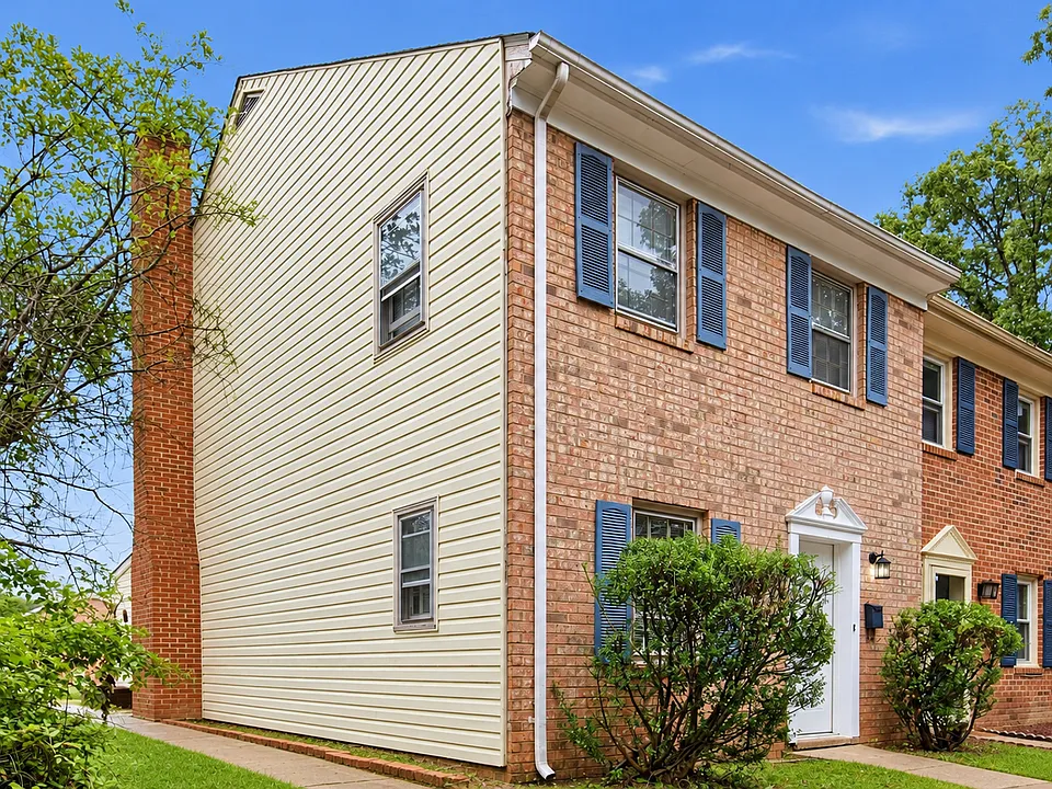 301 Olde Greenwich Dr