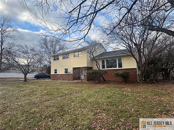 3rd image of 1868 Oak Tree Rd