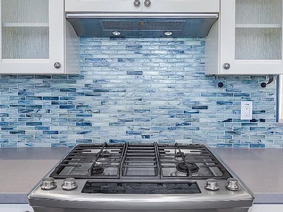 5th image of 548 Seacliff Dr