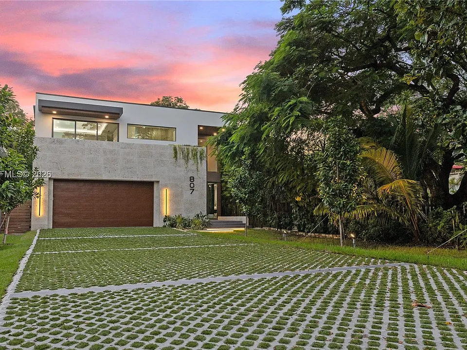 807 SW 12th Ave