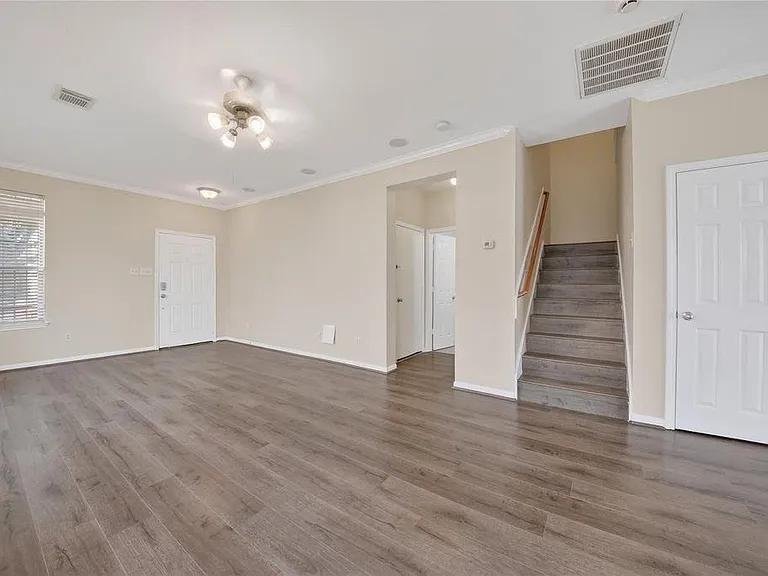 8118 Barnes Ridge Ln — Photo 8