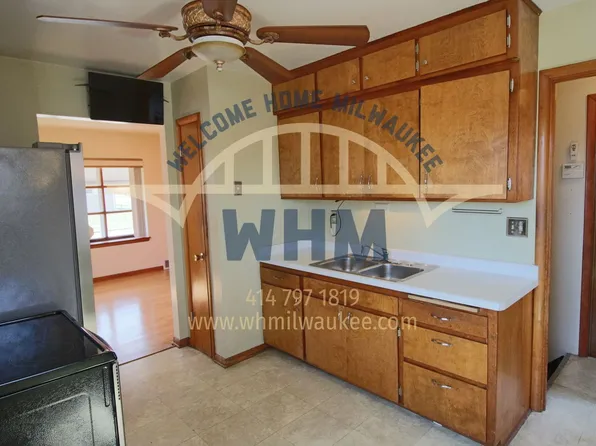 7126 W Tallmadge Pl, Milwaukee, WI 53218