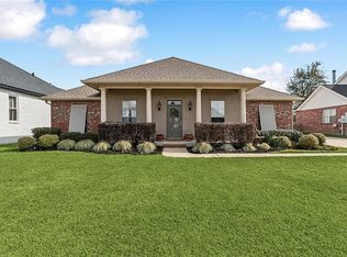 402 Wild Rose Dr, Norco, LA 70079