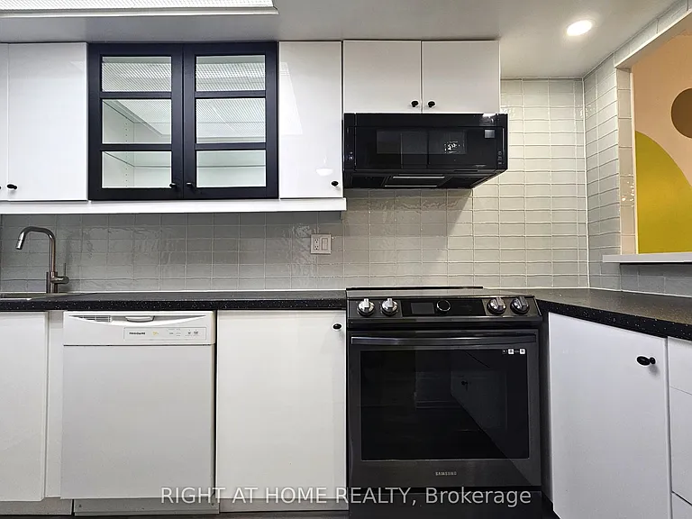 2460 Eglinton Ave E #1714 — Photo 12