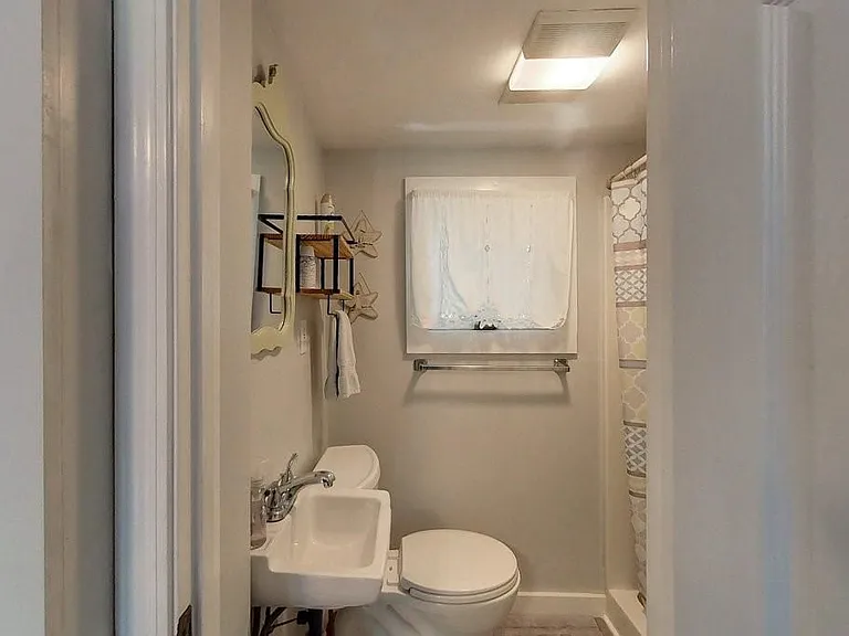 33 Warren Ave — Photo 8