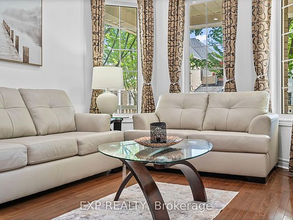 4th image of 71 Pillar Rock Cres