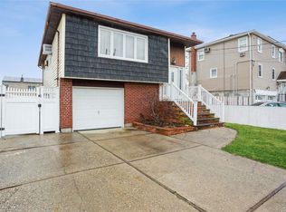 50 W Neptune Ave, Lindenhurst, NY 11757