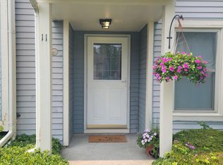 11 Minuteman Ct, Halfmoon, NY 12065