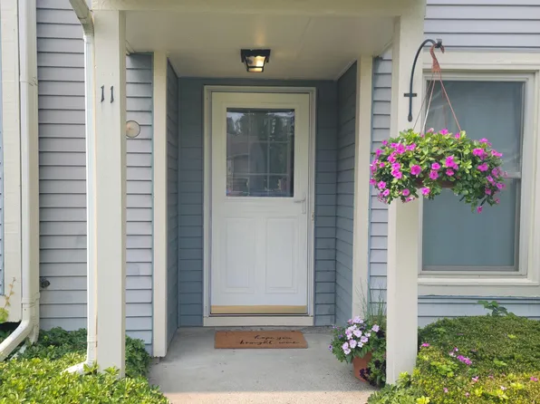 11 Minuteman Court, Clifton Park, NY 12065