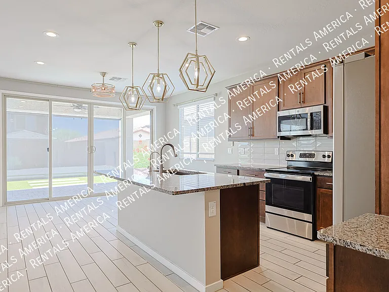 15713 W Woodlands Ave — Photo 5