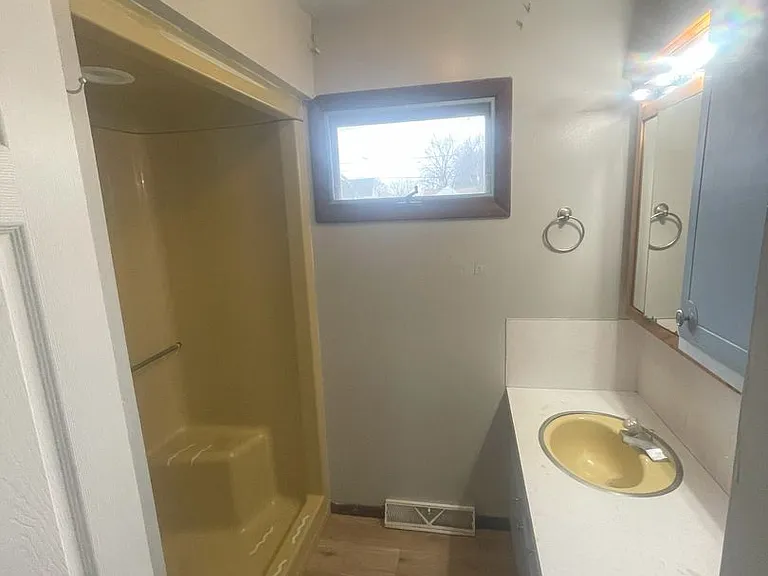 915 Forest Ave — Photo 6