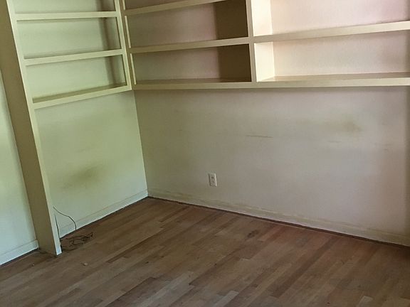 2nd image of 2607 Carlyle Dr