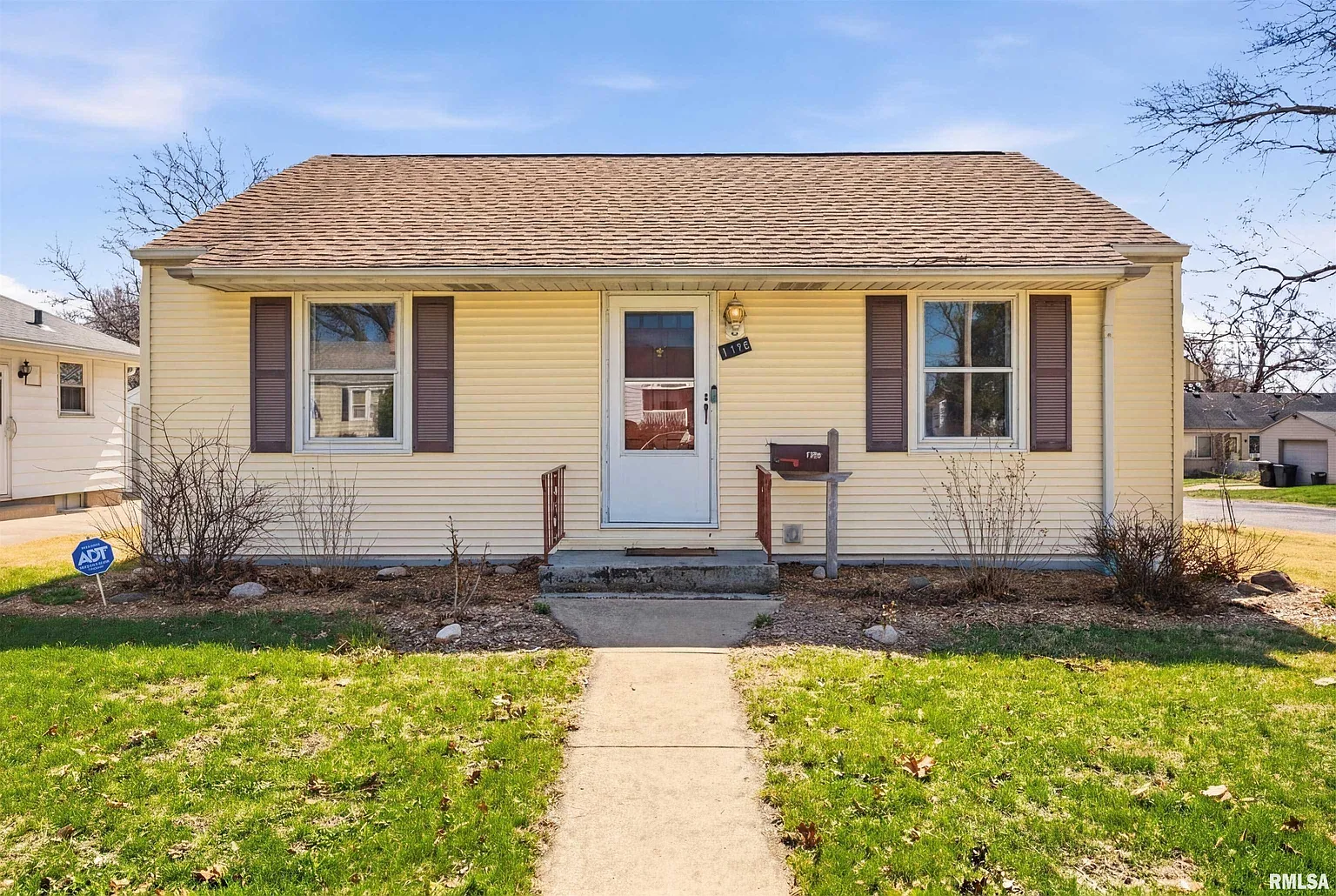 1118 E London Ave photo 1