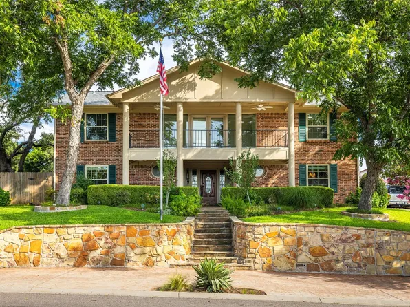 7705 Woodside Hl, Fort Worth, TX 76179