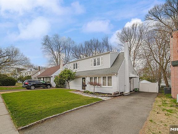 2nd image of 907 Spring Valley Rd