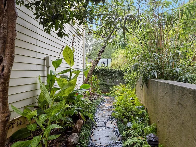 325 Sinclair Ave NE — Photo 21
