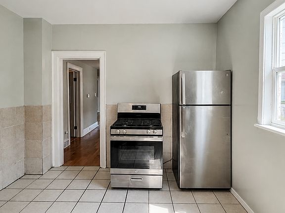 5th image of 232 Dewitt St APT 1