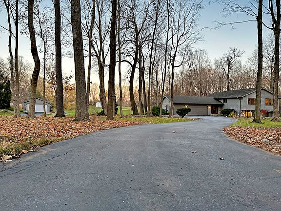 3rd image of 1703 Secluded Woods Dr